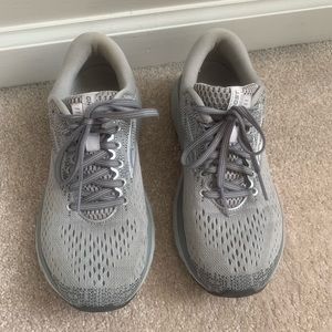 Brooks ghost 11 tennis shoes
